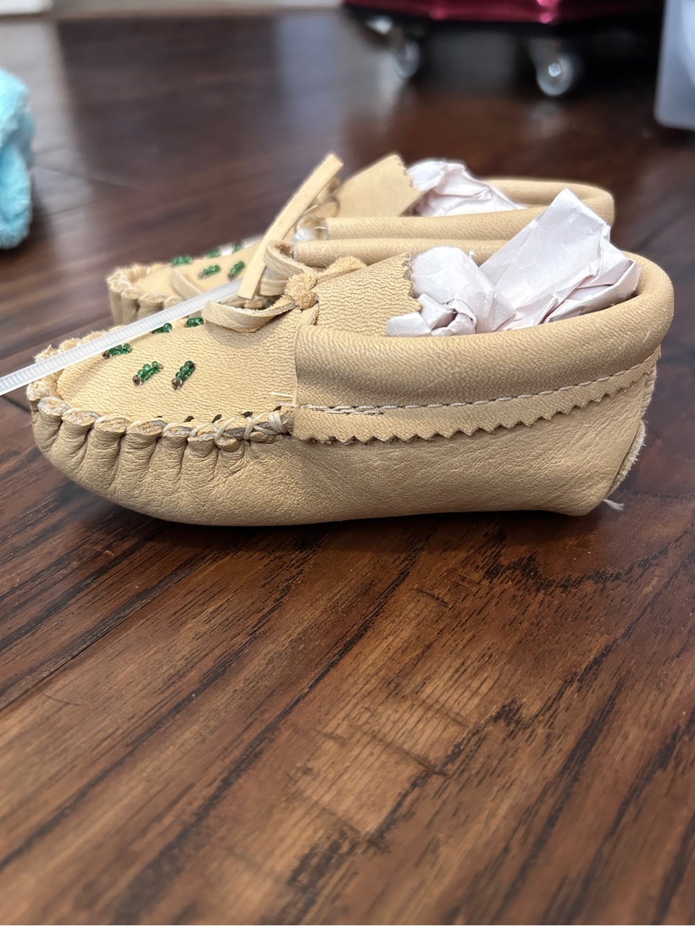 Made in Canada Kids Leather Moccasins Beaded Soft Sole Toddler Approx Size 9-10